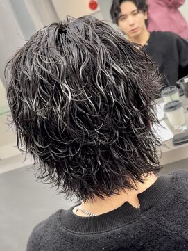 オーバルバイアピッシュ(OVARL by apish) フェザーパーマシャドウパーマニュアンスパーマカルマパーマ原宿