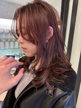 モンルル プル(mon loulou + plus) レイヤーカット、顔まわりレイヤー、ピンクブラウンカラー