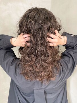 トゥコ(tuco) ミディアムパーマ　スパイラル　くるくる