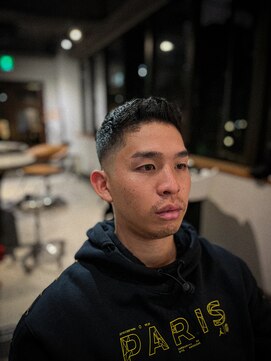 リバレッジ 広尾(Leverage) 外国人風大人スキンフェードアップバング