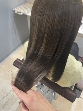 リバース バイ レオネ 南船場店(rebirth by Leone) 【髪質改善】うねりに縮毛矯正/カット/心斎橋/白髪