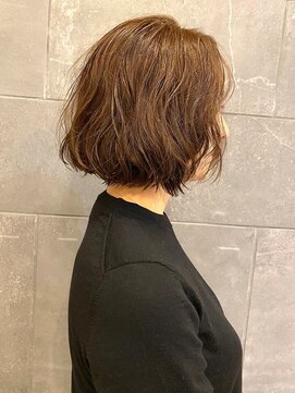 ディスコネクト(DISCO-N-NECT) 切りっぱなしボブ　ニュアンスパーマ 　イルミナカラー　艶感