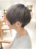 刈り上げショート　アッシュブリーチデザインカラー