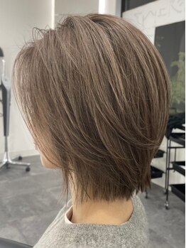 ブルージュ ヘアー(Brugge hair)の写真/白髪があってもなりたい髪色でおしゃれが楽しめる！リピーター多数の自然な白髪ぼかしが人気◎