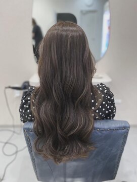 リノ(Lino) アッシュグレー/ダークアッシュ/ツヤ髪