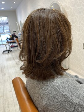 ◆大人レイヤー×白髪ぼかしナチュラルボブ