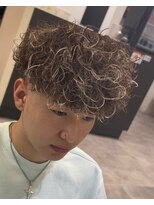 イーラ アメ村店(era)&nbsp;サーフバック　ツイストスパイラル眉カットメンズパーマ
