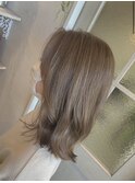 オリーブベージュ