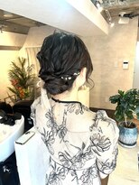 サンルーム(SUN room) シニヨン結婚式アレンジヘアセット2次会パール金箔リボン