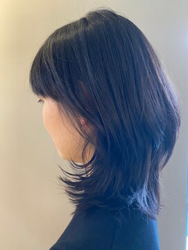 ラーサ(LaHzA) 上質大人ミディアム●丸みとくびれで女性らしさあるミディアム