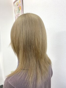 エー(...a) ブリーチホワイトミルクティー