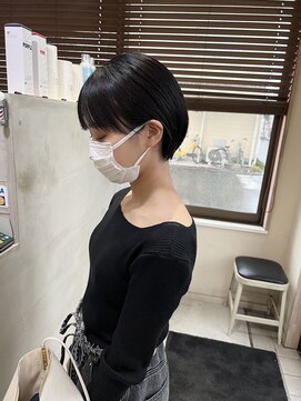 リリ(Riri) 横顔美人ショートボブ