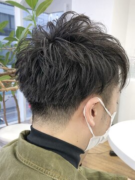 ヘッズ 本八幡店(HEADS) MEN'S HAIR  センターパート　ツイストスパイラル　コンマヘア