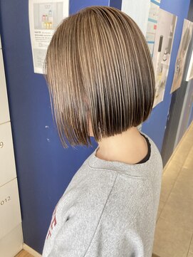 コワファースト 大分(COIFF1RST) 大人可愛いショートボブ白髪ぼかし20代30代40代/大分