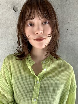 アンガーデン(Une GARDEN) ミディアムレイヤー/ベージュカラー/顔まわりカット