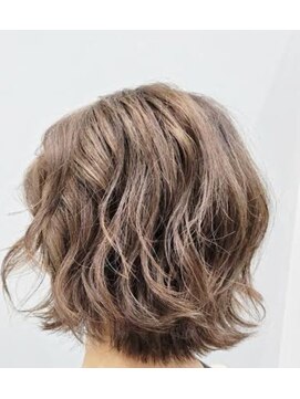 カグヤヒメ(kaguyahime) くせ毛を活かしたパーマ風ボブ