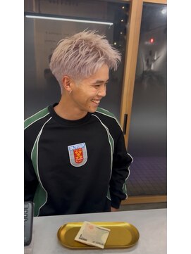 メンズサロン キング 枚方店(Men’s salon K!ng) ホワイトメッシュ/ツイスト/ツイスパ/パーマ/メンズ/眉毛