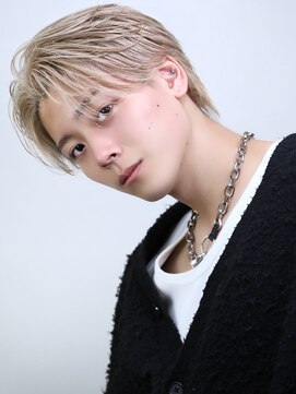 ゴールド 京都 三条(GOALD) ハイトーンフェザーパーマ刈り上げセンターパートミルクティー