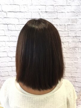 ミーティア バイ クアトロ(Meteor By QUATRO) 滑らかで柔らかい手触りと自然なストレートが魅力！