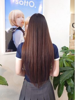ソット(sottO.)の写真/お客様の悩み・髪質に合わせて適切なトリートメントをご提案。ダメージを感じさせない手触りを叶えます