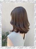 極細ハイライトで透明感たっぷり大人くびれミディ