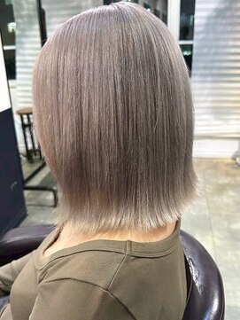 イリ 大阪(ili) ハイライトカラー/ミルクティーベージュ/レイヤーカット