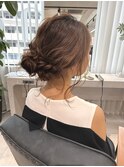 ふわっとくびれアレンジシニヨンスタイル