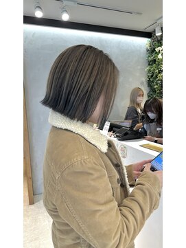 切りっぱなしボブ×アンブレラカラー