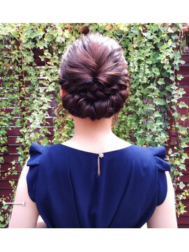 ロイ プラスアティック(roi ＋attic) 谷町6丁目美容室◇異空間美容室roi◆