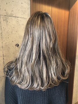 リラ バイ クオーレ(LIRA by CUORE) 大人ナチュラルロング