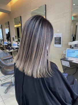 プライズ 池袋店(prize) バレイヤージュホワイトカラーパールベージュハイトーン2195