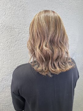 ラヴリア クルメ(LOVERIA KURUME) 明るめハイライトカラー