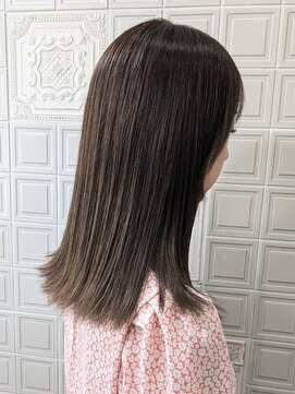 トリエラ 池袋(TRIELA) グレーベージュｘ外はねミディアム