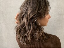 【PHEMEのカラーのこだわり】お客様のお顔がフワッと明るく見えるように。