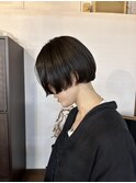 ノーズラインの前上がりボブ
