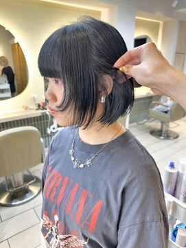 テトラ バイ ネオリーブ 横浜西口店(tetra by neolive) 顔まわりカット　ウルフカット　ネイビー　Wカラー