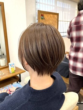 リングバイモアムー(Ring by Moremuu) ショートスタイル　スッキリショート　オリーブベージュ