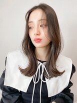 レア 表参道(L'ea)&nbsp;・大人ガーリーダークアッシュミディアムレイヤー似合わせカット