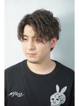 ヒロギンザバーバーショップ 新宿店(HIRO GINZA BARBER SHOP) ツーブロック/センターパート/ツイストスパイラル〈理容室〉