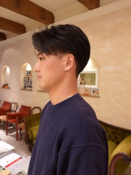 オアシスアヴェダ ザ・ペニンシュラ東京(OASIS AVEDA) メンズヘア・毛流れセンターパート・フェードカット日比谷有楽町