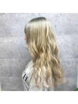 キャラ シャローネ 池袋(Chara Chalone) ホワイトカラー【キャラシャローネ池袋：池袋東口】