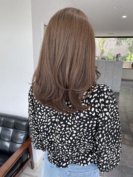 リズム(lysm) ベージュカラー × ミディアムレイヤー