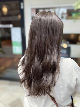 クララ スギタ(CLALA Sugita) ウェーブヘア/黒髪カタログ/小顔/アッシュカラー/ネビージュ