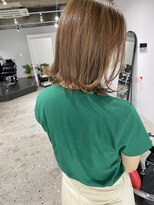 バックボッカー(BACK BOCKER) 柔らかいグレージュ_外ハネボブセクションカラー