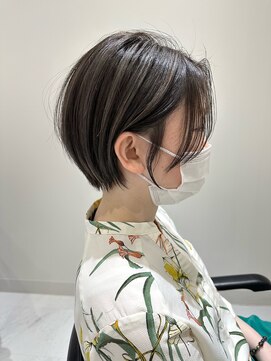 ヨロ 小岩(YOLO) レイヤーカットハイライトショートヘアイルミナカラーオージュア