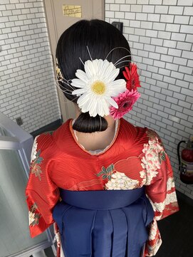 ソノ(sono) 袴ヘア　タイトシニヨン　タイトアレンジ　水引　金箔　生花