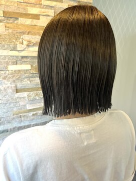 アンス(ans) オリーブグレージュ×切りっぱなしボブ