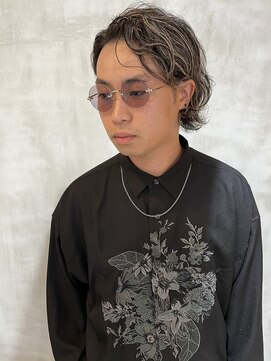 イル(ill) ハイライト マンバン ミディアム ウルフ パーマ