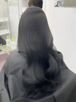 エヌアイ オモテサンドウ(ni omotesando)&nbsp;オリーブグレージュ/地毛風カラー/ナチュラルレイヤーカット上野