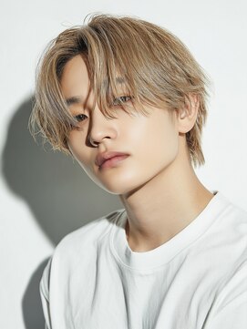 カットもパーマもイケメンパラダイス Men's天王寺 Men’s韓国風センターパート・柔髪ミディアム